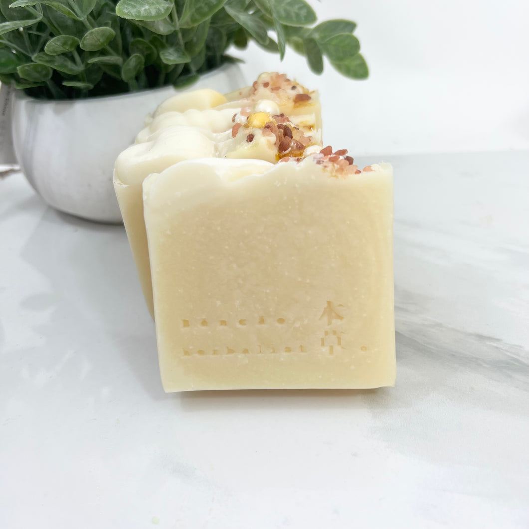 MOTHER OF PEARLS SOAP